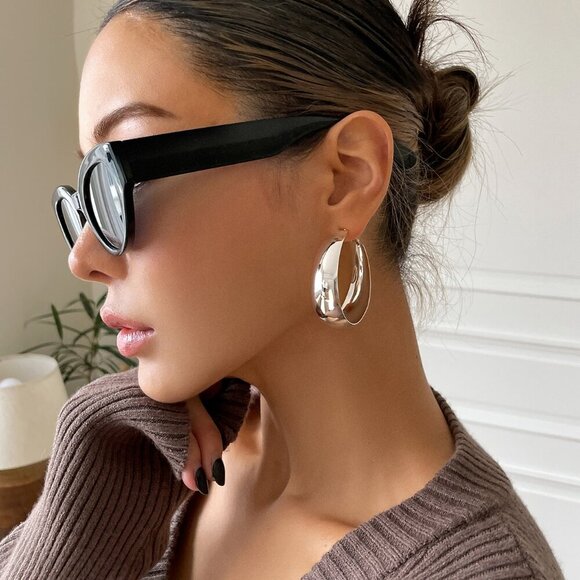 Silver tone Casual Women's Minimalist Hoop Earrings - Picture 1 of 6